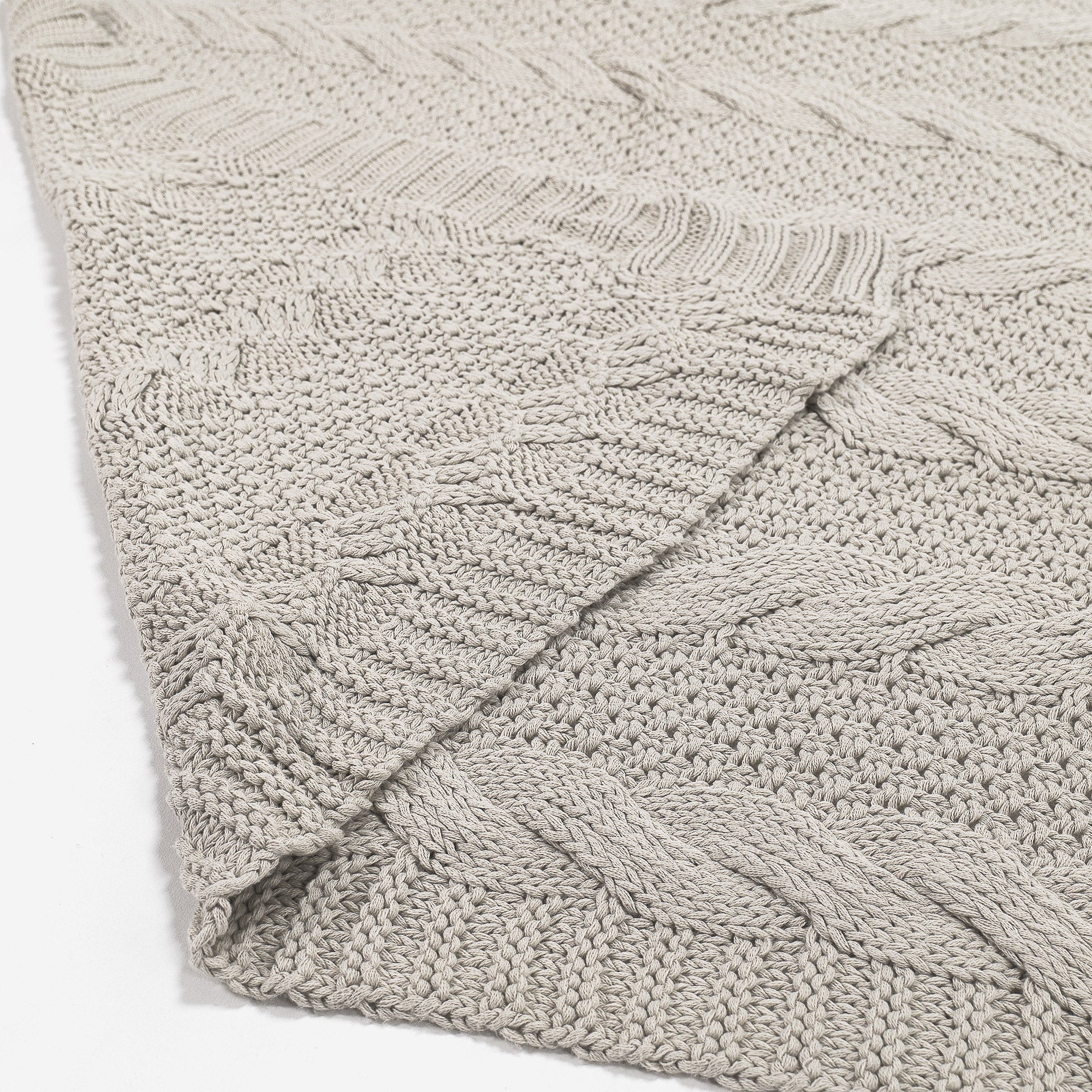 Kuscheldecke / Tagesdecke - Gestrickte Cable Creme - Image 2