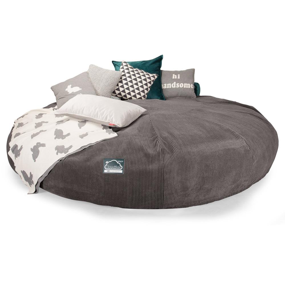 CloudSac 5000 XXXXXL Gigantischer Memory-Schaum Sitzsacksofa - Pom-Pom Anthrazit - Image 4