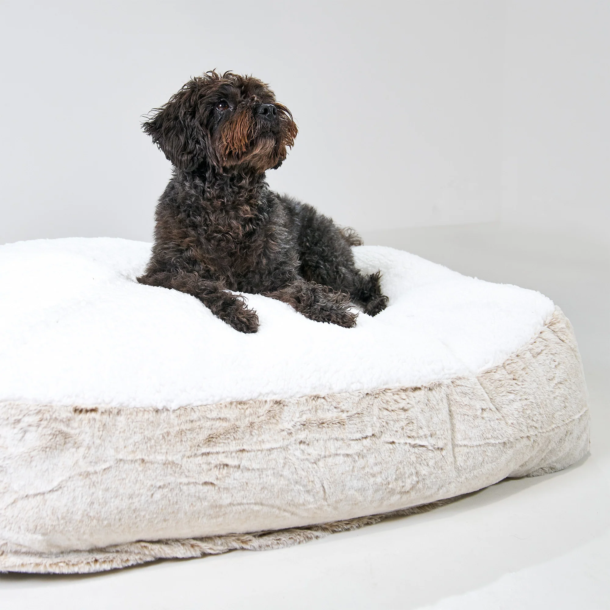 Großes Slouchy Hundebett - Kaninchen Kunstfell Goldbraun - Image 6