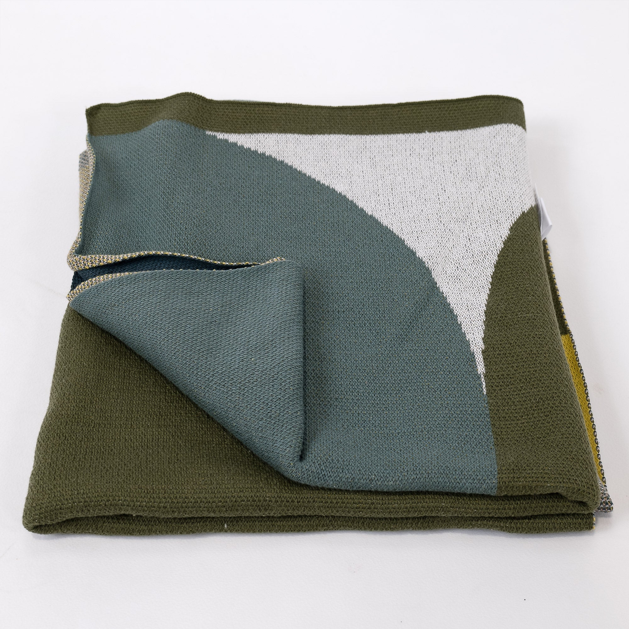 Kuscheldecke / Tagesdecke - Gestrickte Geometrischer Farbblock Grün - Image 3