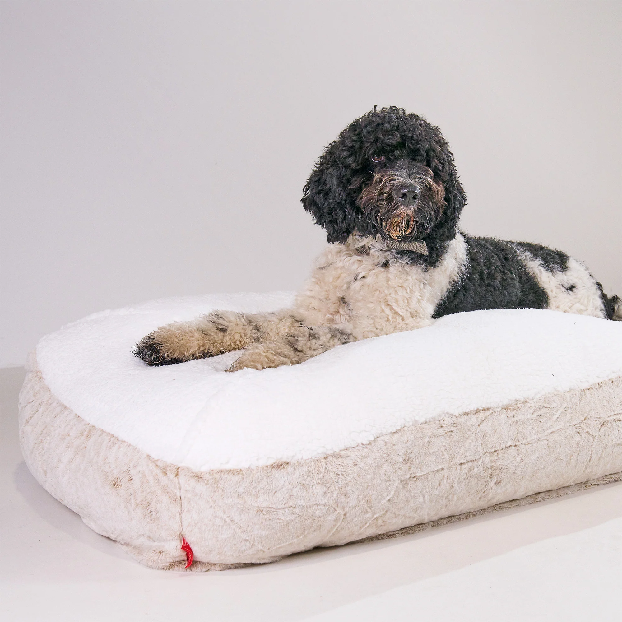 XXL Slouchy Hundebett - Kaninchen Kunstfell Goldbraun - Image 6